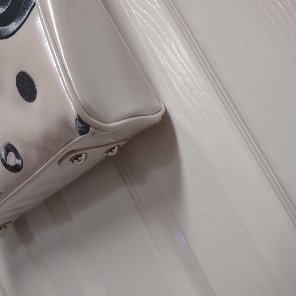 Hello Kitty Quilted Look Peal/white Color NWT - Picture 4 of 16